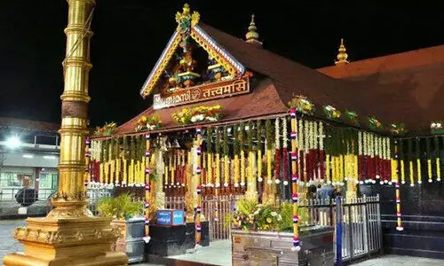 ശ​ബ​രി​മ​ല​യി​ലേ​ത്  വ​ൻ സ്വ​ർ​ണ ക​വ​ർ​ച്ച