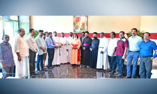 ആ​ർ​ച്ച് ബി​ഷ​പ് ക്ലീ​മി​സ് കാ​തോ​ലി​ക്ക ബാ​വ​ക്ക് സ്വീ​ക​ര​ണം