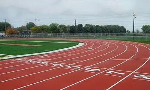 സിന്തറ്റിക് ട്രാക്കിലൂടെ ഓടിയ കുട്ടികൾക്ക് കാലിന് പൊള്ളലേറ്റു