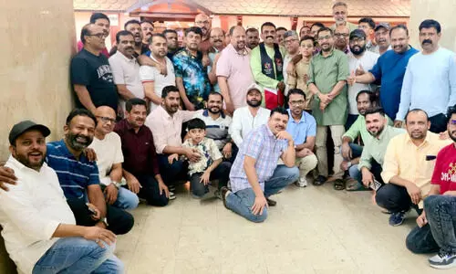 സ​ലാം ക​ള​നാ​ടി​ന് ‘ച​ങ്ങാ​യീ​സ് കൂ​ട്ടം’ യാ​ത്ര​യ​യ​പ്പ്