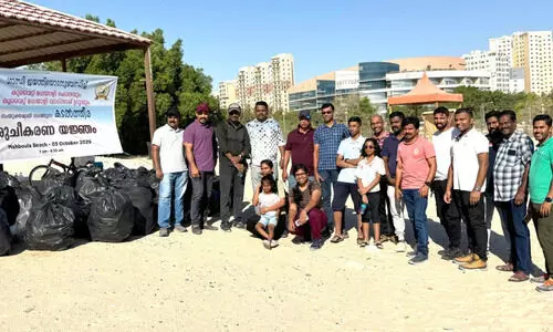 മ​ല​യാ​ളി കൂ​ട്ടാ​യ്മ നേ​തൃ​ത്വ​ത്തി​ൽ ക​ട​ൽ​ത്തീ​രം ശു​ചീ​ക​രി​ച്ചു