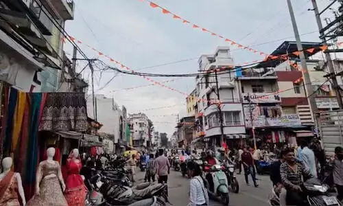മുസ്‍ലിംകളെ ബഹിഷ്കരിക്കാനുള്ള ആഹ്വാനം കച്ചവടം ഇല്ലാതാക്കി; ‘നമ്മുടെ സ്വന്തം രാജ്യത്ത് നമ്മളെ തന്നെ എങ്ങനെ ബഹിഷ്കരിക്കുമെന്ന്’ തൊഴിൽ നഷ്ടപ്പെട്ടവർ