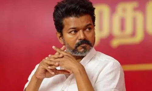 നിങ്ങൾക്കൊപ്പമുണ്ട്, നിങ്ങൾക്ക് വേണ്ടി എന്നും നിലകൊള്ളും; കരൂർ ദുരന്തബാധിതരുടെ കുടുംബാംഗങ്ങളോട് വിഡിയോകോളിൽ സംസാരിച്ച് വിജയ്