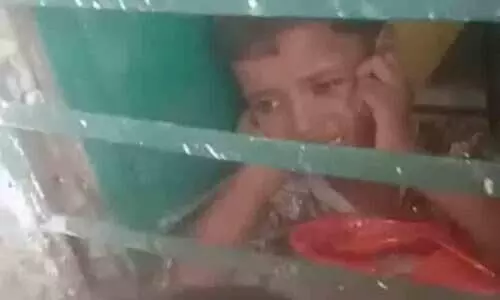 സ്കൂൾ കെട്ടിടത്തിൽ നിന്ന് നിലവിളി, അന്വേഷിച്ചെത്തിയവർ കണ്ടത് ഞെട്ടിക്കുന്ന ദൃശ്യം; ക്ലാസ് മുറിയിൽ പൂട്ടിയിട്ട നിലയിൽ നാലു വയസുകാരി