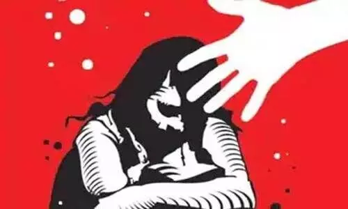 വിദ്യാർഥിനിയെ വീട്ടിലേക്ക് വിളിച്ചുവരുത്തി പീഡിപ്പിക്കാൻ ശ്രമം; കോളജ് അധ്യാപകനെതിരെ കേസെടുത്തു