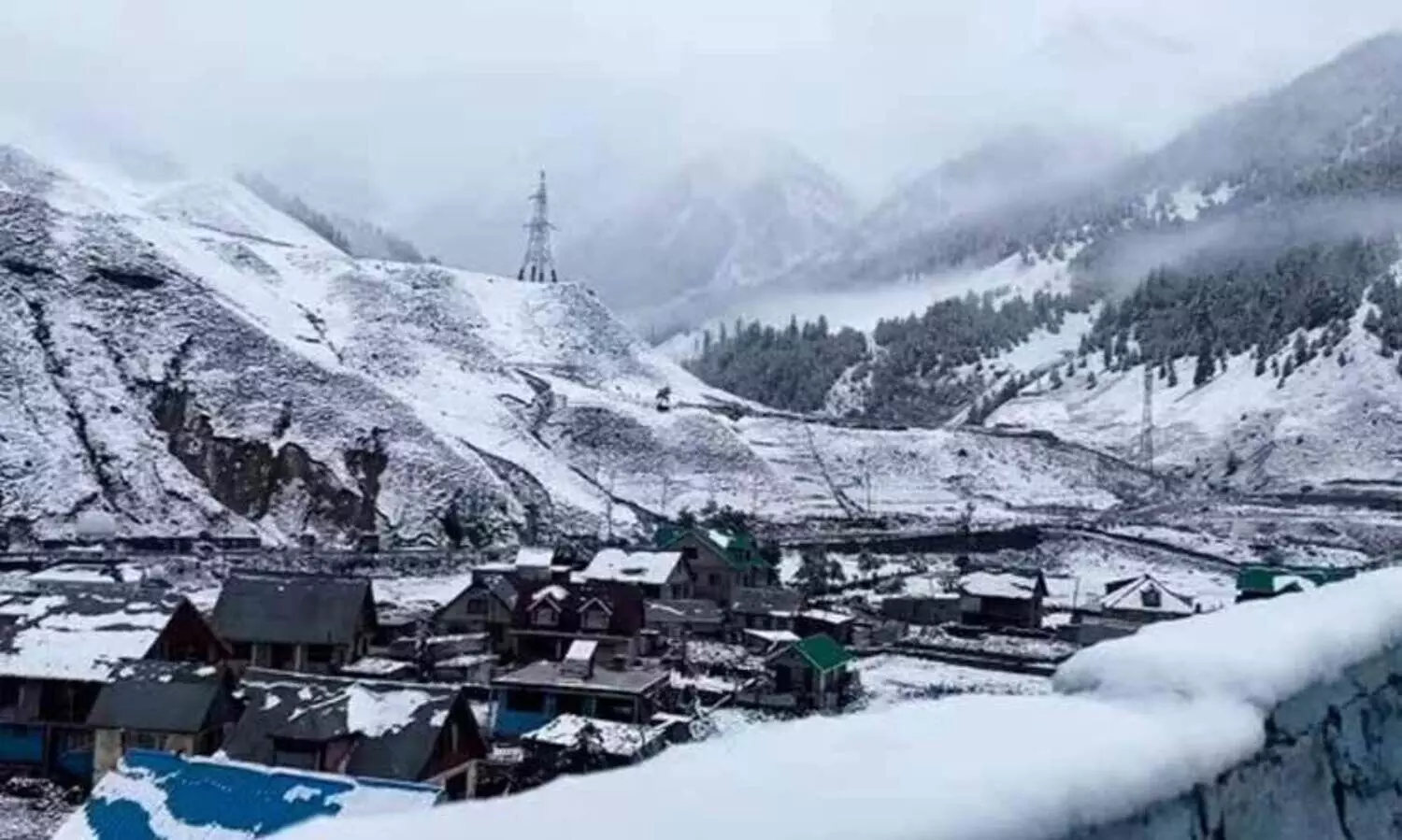 jammu-kashmir, pahalgham, poonch, snowfall,kashmir valley, ടൂറിസ്റ്റ്, മഞ്ഞുവീഴ്ച, ജമ്മു, സോൻമാർഗ്
