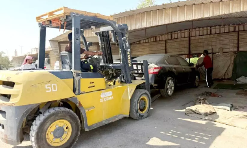 അ​ഹ്മ​ദി ഗ​വ​ർ​ണ​റേ​റ്റി​ൽ മു​നി​സി​പ്പാ​ലി​റ്റി പ​രി​ശോ​ധ​ന; നി​യ​മ​ലം​ഘ​ന​ങ്ങ​ളി​ൽ ന​ട​പ​ടി