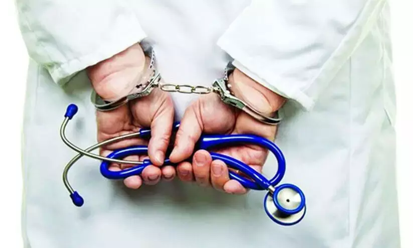 ന​ല്ല പെ​രു​മാ​റ്റം, പ​ത്താം ക്ലാ​സ് യോ​ഗ്യ​ത; വ്യാ​ജ ഡോ​ക്ട​ർ​മാ​ർ വി​ല​സു​ന്നു