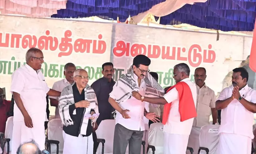 കഫിയയണിഞ്ഞ് സി.പി.എം വേദിയിൽ സ്റ്റാലിൻ; ഫലസ്തീൻ വിഷയത്തിൽ ഇന്ത്യ ഇസ്രായേലിനുമേൽ സമ്മർദം ചെലുത്തണമെന്ന് തമിഴ്നാട് മുഖ്യമന്ത്രി കഫിയയണിഞ്ഞ് സി.പി.എം വേദിയിൽ സ്റ്റാലിൻ; ഫലസ്തീൻ വിഷയത്തിൽ ഇന്ത്യ ഇസ്രായേലിനുമേൽ സമ്മർദം ചെലുത്തണമെന്ന് തമിഴ്നാട് മുഖ്യമന്ത്രി