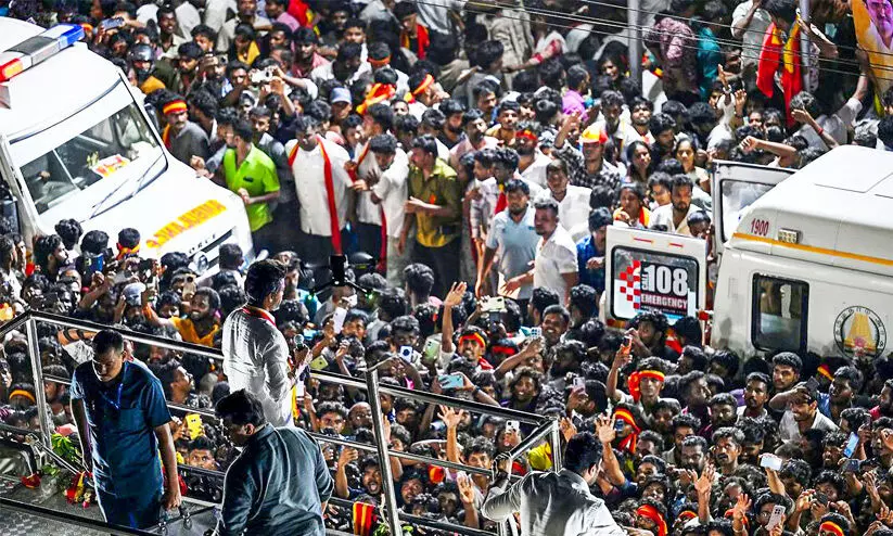 കരൂരിൽ കാലിടറി ‘ഇളയ ദളപതി’ കരൂരിൽ കാലിടറി ‘ഇളയ ദളപതി’