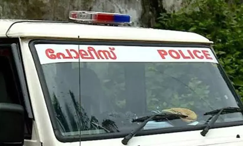 കാമുകനൊപ്പം പോയ ഭാര്യക്ക് കോടതിയിലേക്ക് കൊണ്ടുപോകവെ ഭർത്താവിന്‍റെ മർദനം