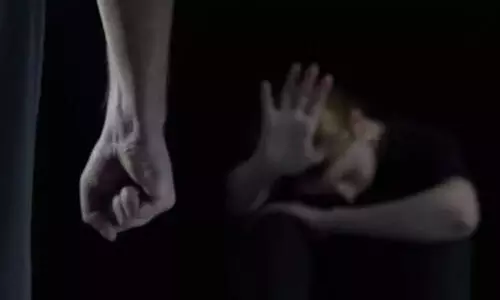 ഗാ​ർ​ഹി​ക പീ​ഡ​നം: യു​വ​തി മ​രി​ച്ചു