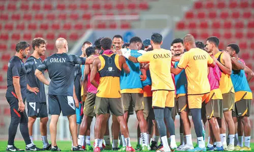 ഒ​മാ​ന് ഇ​ന്ന് ക​ളി​യാ​ട്ടം; ലോ​ക​ക​പ്പ് ഫു​ട്ബാ​ൾ, ക്രി​ക്ക​റ്റ് യോ​ഗ്യ​ത മ​ത്സ​ര​ങ്ങ​ൾ​ക്കാ​യി റെ​ഡ് വാ​രി​യേ​ഴ്സ് ഇ​റ​ങ്ങു​ന്നു