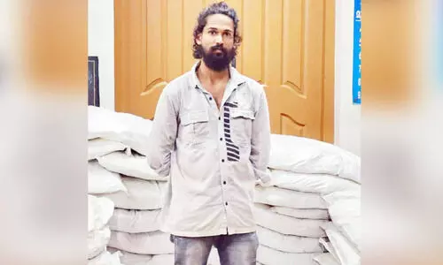 പിക്അപ് വാനിൽ നിരോധിത പുകയില ഉൽപന്നങ്ങൾ; ഒരാൾ പിടിയിൽ പിക്അപ് വാനിൽ നിരോധിത പുകയില ഉൽപന്നങ്ങൾ; ഒരാൾ പിടിയിൽ