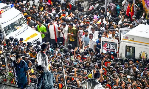 കരൂരിൽ കാലിടറി ‘ഇളയ ദളപതി’ കരൂരിൽ കാലിടറി ‘ഇളയ ദളപതി’