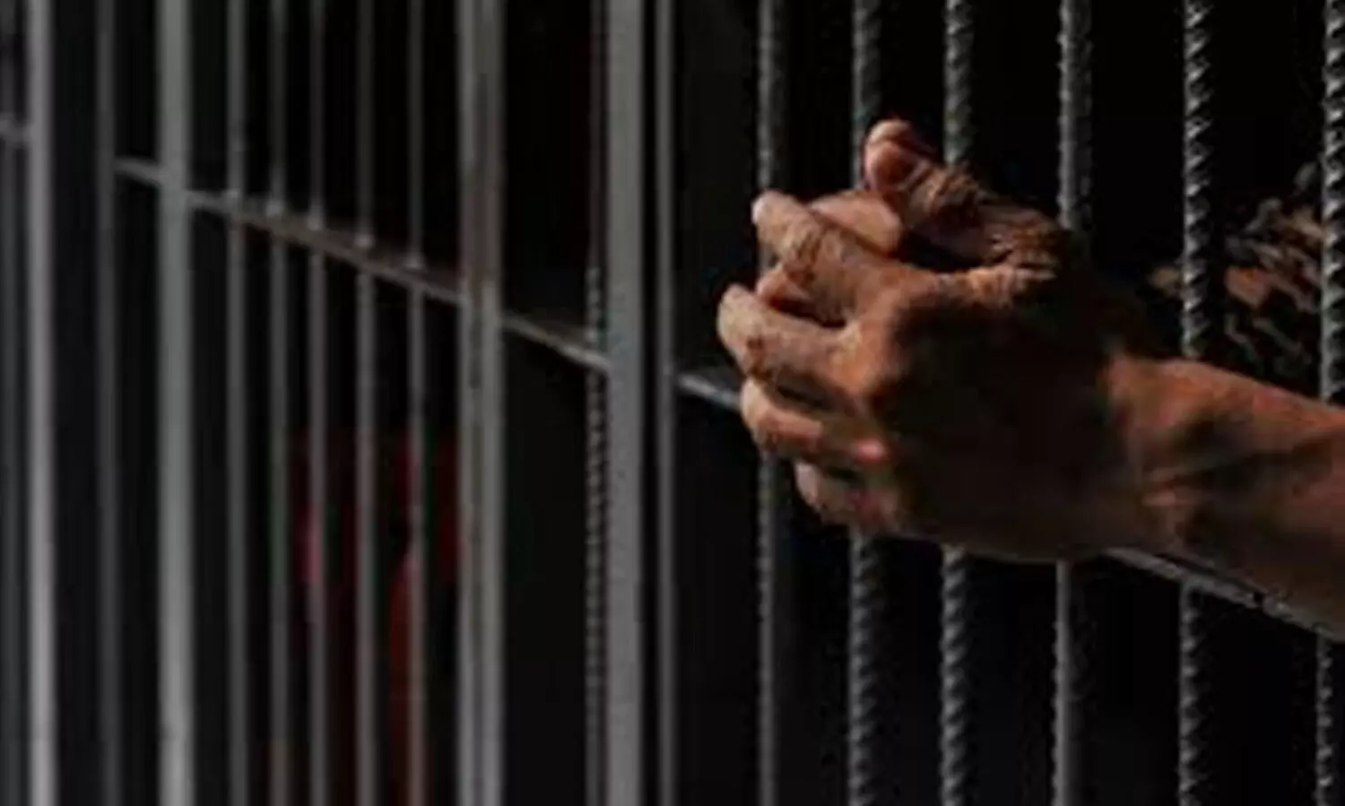 ഡോക്ടറുടെ പേരിൽ കള്ളയൊപ്പിട്ട് വ്യാജരേഖ ചമച്ചയാൾക്ക് കഠിനതടവും പിഴയും