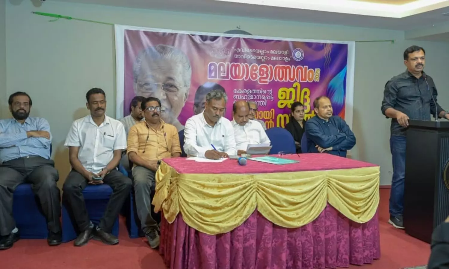 ചരിത്ര നിമിഷത്തിന് സാക്ഷിയാകാൻ ജിദ്ദ; മുഖ്യമന്ത്രി പിണറായി വിജയനെയും സംഘത്തെയും സ്വീകരിക്കാൻ 250 അംഗ സംഘാടകസമിതി