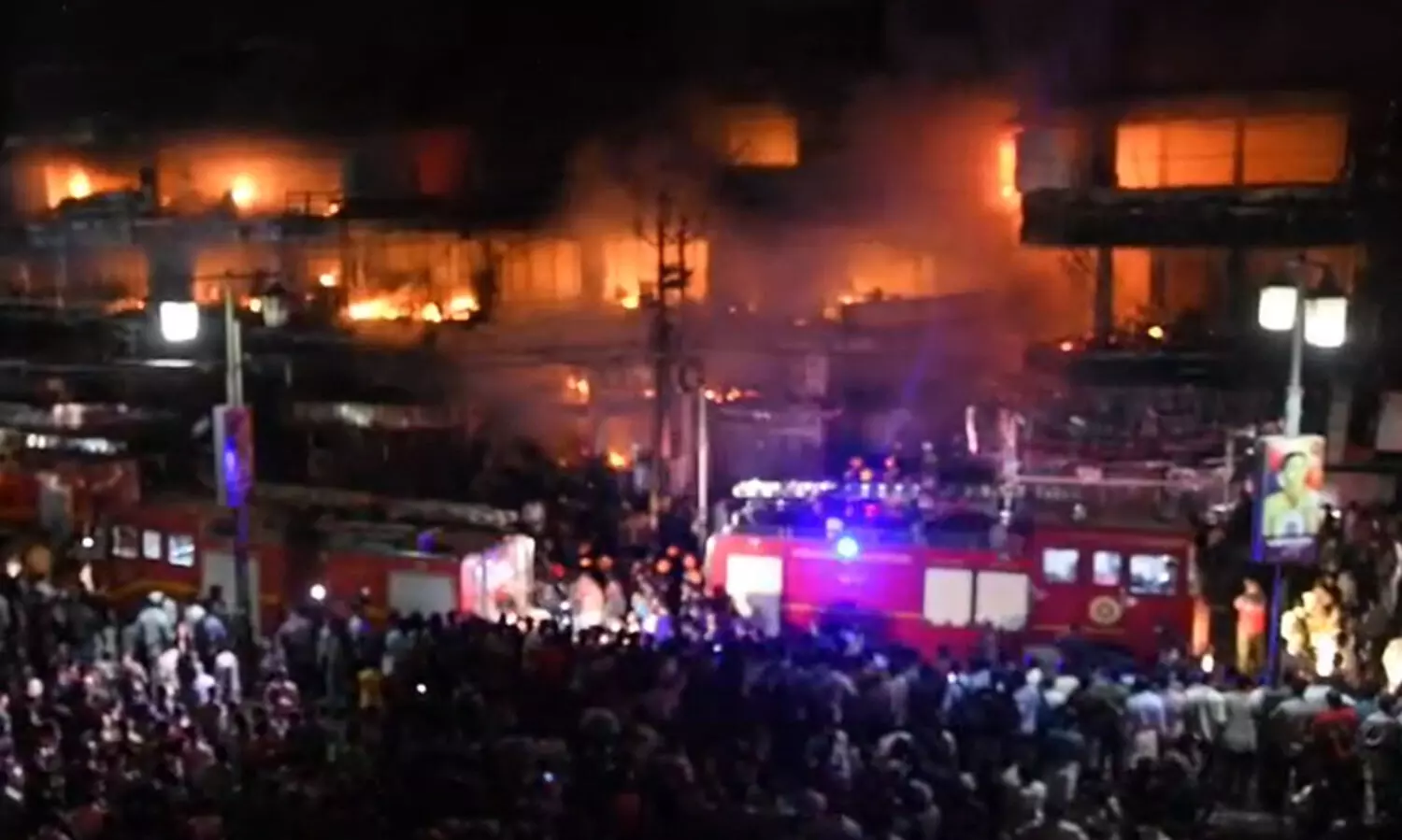 എ.സികൾ ഒന്നൊന്നായി പൊട്ടിത്തെറിച്ചു, 50 ഓളം മുറികളിൽ ആളിക്കത്തി; തളിപ്പറമ്പിലെ തീയണച്ചത് 4 മണിക്കൂറിന് ശേഷം