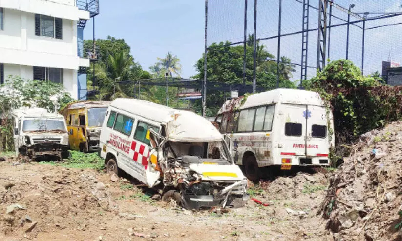 ചികിത്സ തേടി ജില്ല ആശുപത്രി; ആംബുലൻസ് സർവിസും ലിഫ്റ്റും ഗുരുതരാവസ്ഥയിൽ ചികിത്സ തേടി ജില്ല ആശുപത്രി; ആംബുലൻസ് സർവിസും ലിഫ്റ്റും ഗുരുതരാവസ്ഥയിൽ