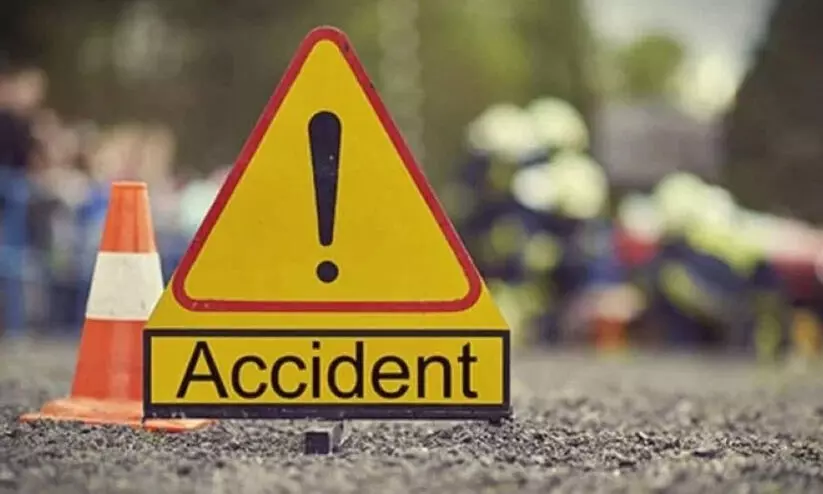 ദുകമിൽ വാഹനാപകടം; എട്ട് മരണം ദുകമിൽ വാഹനാപകടം; എട്ട് മരണം