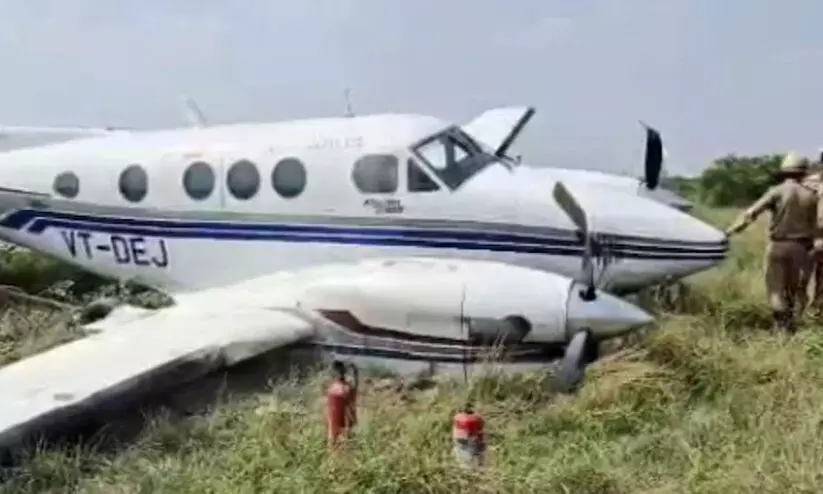 Mini jet,Runway,Crash,Out of control,Accident, മിനി ജെറ്റ്, ഫാറുഖാബാദ്, വിമാനാപകടം