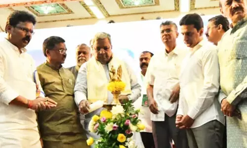 വാ​ൽ​മീ​കി മ​ഹാ​നാ​യ എ​ഴു​ത്തു​കാ​ര​ൻ -​മു​ഖ്യ​മ​ന്ത്രി