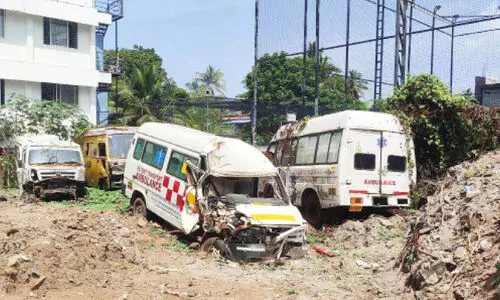 ചികിത്സ തേടി ജില്ല ആശുപത്രി; ആംബുലൻസ്​ സർവിസും ലിഫ്​റ്റും ഗുരുതരാവസ്ഥയിൽ