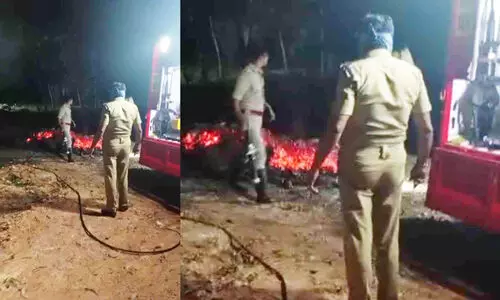 ആറ്റുതീരത്ത് പ്ലാസ്റ്റിക് മാലിന്യം കത്തിച്ചു; കനത്ത പുകയിൽ നെട്ടോട്ടമോടി നാട്ടുകാർ ആറ്റുതീരത്ത് പ്ലാസ്റ്റിക് മാലിന്യം കത്തിച്ചു; കനത്ത പുകയിൽ നെട്ടോട്ടമോടി നാട്ടുകാർ