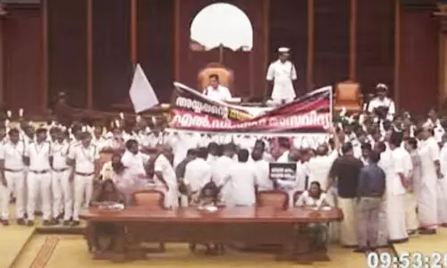 ചീഫ് മാർഷലിനെ മർദിച്ചു; മൂന്നു പ്രതിപക്ഷ എം.എൽ.എമാർക്ക് സസ്പെൻഷൻ