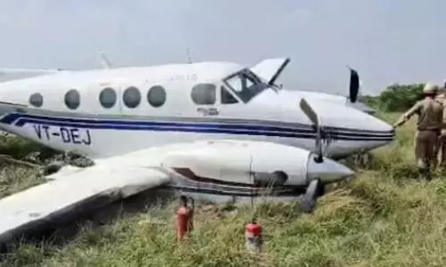 Mini jet,Runway,Crash,Out of control,Accident, മിനി ജെറ്റ്, ഫാറുഖാബാദ്, വിമാനാപകടം