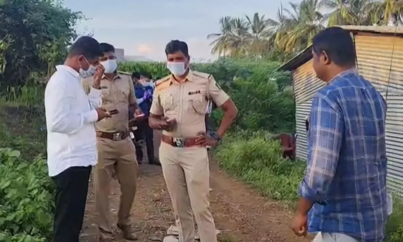 യു​വ​തി​യു​ടെ അ​ഴു​കി​യ ജ​ഡം കി​ട​ക്ക​ക്ക​ടി​യി​ൽ; ഭ​ർ​ത്താ​വ് ഒ​ളി​വി​ൽ