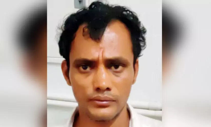 വീടിന്റെ വാതിൽ പൊളിച്ചു മോഷണം നടത്തിയയാൾ പിടിയിൽ വീടിന്റെ വാതിൽ പൊളിച്ചു മോഷണം നടത്തിയയാൾ പിടിയിൽ