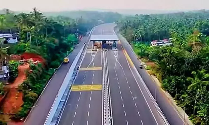 ദേ​ശീ​യ​പാ​ത​യു​ടെ​ സ​ർ​വി​സ് റോ​ഡു​ക​ൾ വ​ൺ​വേ അ​ല്ല