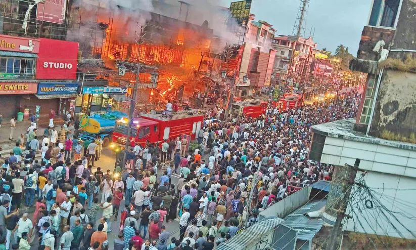 തീ താണ്ഡവമാടിയത് നാലു മണിക്കൂർ തീ താണ്ഡവമാടിയത് നാലു മണിക്കൂർ