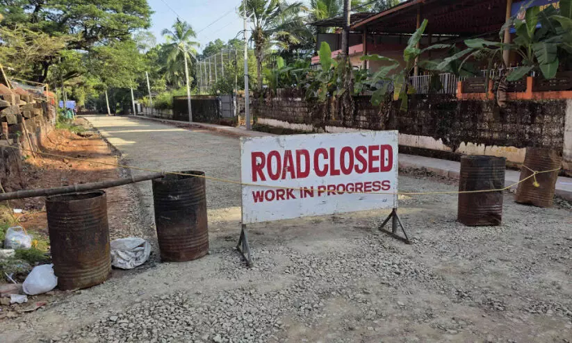 ഏഴുമാസമായിട്ടും റോഡ് തുറക്കാനായില്ല; ഗതാഗതക്കുരുക്ക് രൂക്ഷം ഏഴുമാസമായിട്ടും റോഡ് തുറക്കാനായില്ല; ഗതാഗതക്കുരുക്ക് രൂക്ഷം