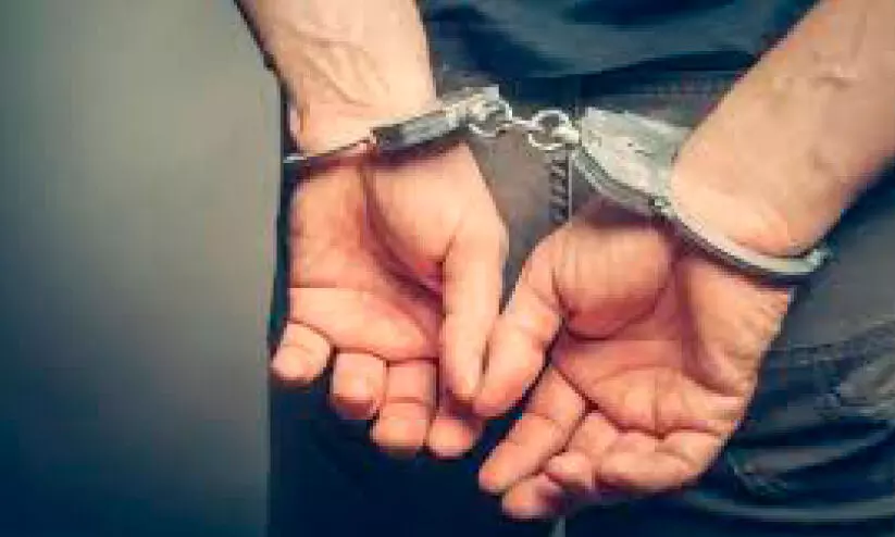 ജ്വ​ല്ല​റി​യി​ൽ​നി​ന്ന് 7000 ദി​നാ​റി​ന്റെ സ്വ​ർ​ണം ത​ട്ടി​യ യു​വ​തി അ​റ​സ്റ്റി​ൽ