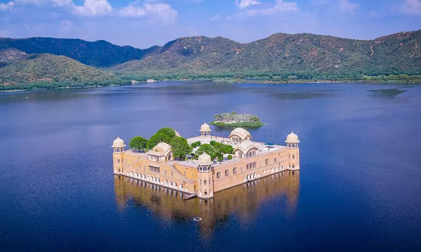 ഈ ഇന്ത്യൻ കൊട്ടാരം 221 വർഷമായി വെള്ളത്തിനടിയിലാണ് ഈ ഇന്ത്യൻ കൊട്ടാരം 221 വർഷമായി വെള്ളത്തിനടിയിലാണ്