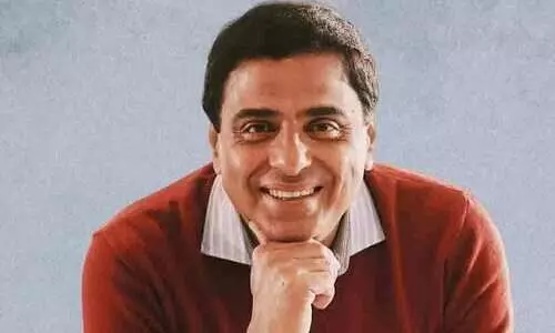 ടൂത്ത് ബ്രഷ് കമ്പനിയിൽ നിന്ന് തുടക്കം, മൂന്ന് തവണ സാമ്പത്തിക ബാധ്യത, ഇന്ന് 13,300 കോടി ആസ്തിയുള്ള ബോളിവുഡിലെ ഏറ്റവും വലിയ സമ്പന്നൻ