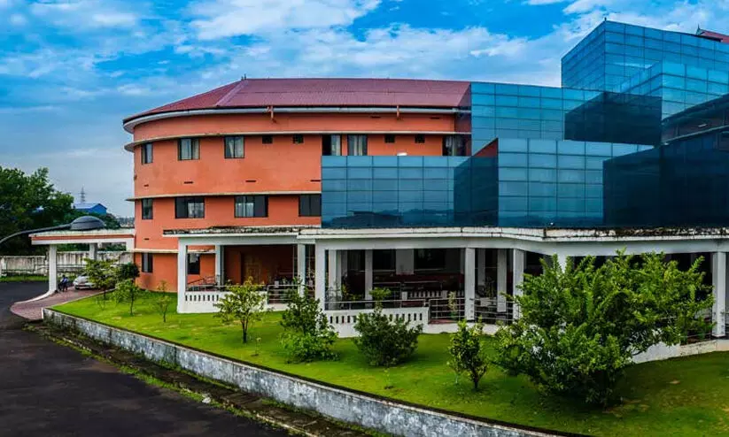 നിയമ കോഴ്സുകള്ക്ക് നുവാല്സ് അപേക്ഷ ക്ഷണിച്ചു നിയമ കോഴ്സുകള്ക്ക് നുവാല്സ് അപേക്ഷ ക്ഷണിച്ചു