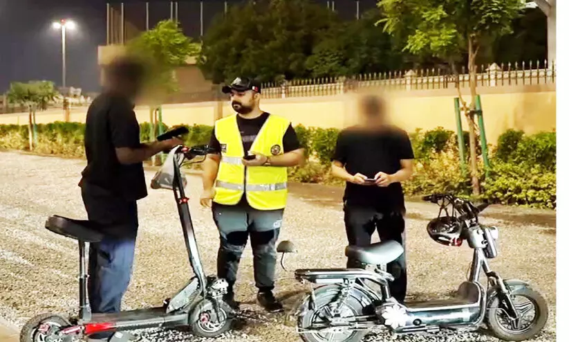 ഇലക്ട്രിക് സ്കൂട്ടറുകൾക്ക് നിരോധനം കർശനമാക്കി ട്രാഫിക് ഇലക്ട്രിക് സ്കൂട്ടറുകൾക്ക് നിരോധനം കർശനമാക്കി ട്രാഫിക്