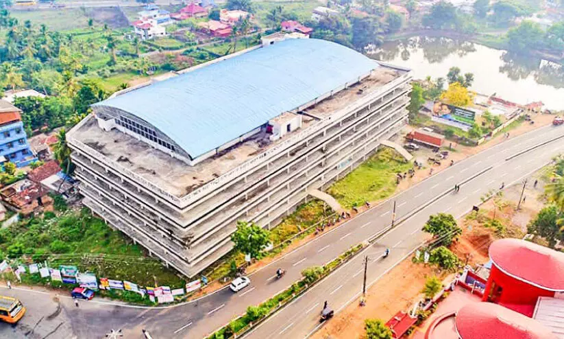 കരാർ ഇപ്പോഴും കടലാസിൽ; എന്നുതീരും ഇന്ഡോര് സ്റ്റേഡിയത്തിന്റെ പണി കരാർ ഇപ്പോഴും കടലാസിൽ; എന്നുതീരും ഇന്ഡോര് സ്റ്റേഡിയത്തിന്റെ പണി