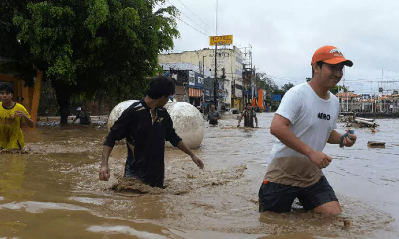 മെക്സിക്കോയിൽ പേമാരിയും പ്രളയവും; തകർന്നത് ആയിരത്തിലേറെ വീടുകളും 60 തോളം ആ​ശുപത്രികളും