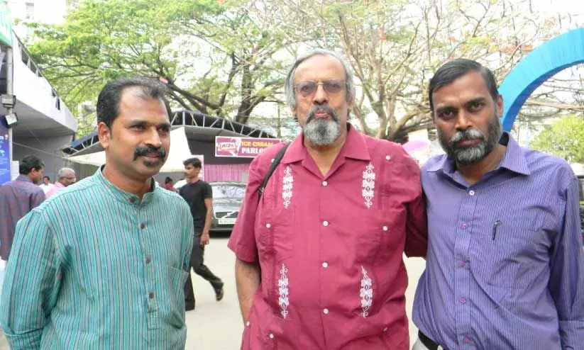 ഗണിതശാസ്ത്രജ്ഞൻ ഡോ. ഗീവർഗീസ് ജോർജ് േജാസഫിനും നോവലിസ്റ്റ് ടി.ഡി. രാമകൃഷ്ണനുമൊപ്പം പി.കെ. രാജശേഖരൻ