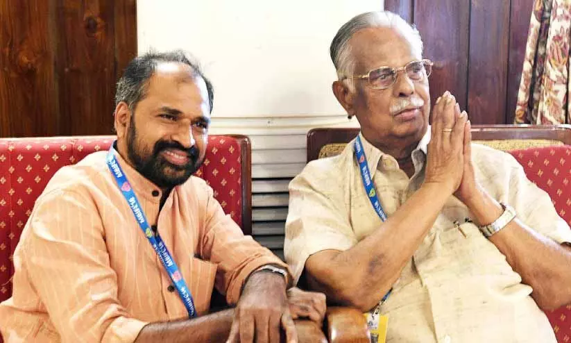 ടി. പത്മനാഭനൊപ്പം പി.കെ. രാജശേഖരൻ