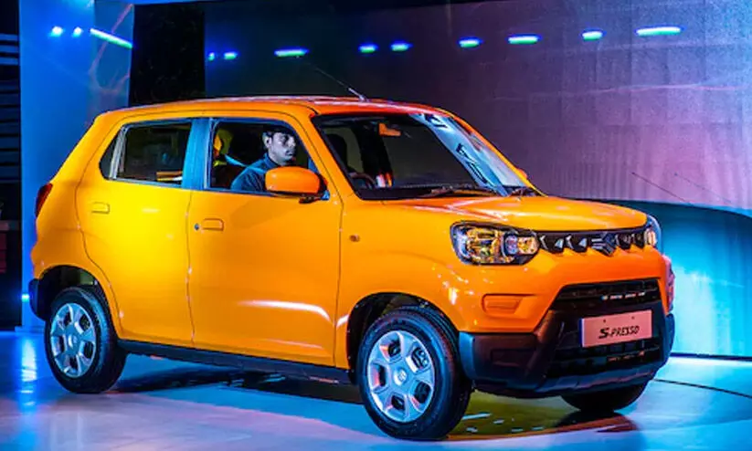 ചെറിയ കാറുകളുടെ വിൽപന ഇടിഞ്ഞു; ഇരുചക്രവാഹന യാത്രക്കാരെ ചാക്കിടാൻ മാരുതി