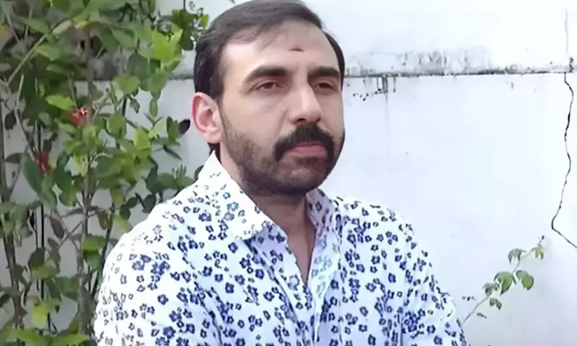 സ്വർണപ്പാളികൾ പ്രദർശിപ്പിച്ചും ഉണ്ണികൃഷ്ണൻ പോറ്റി ലക്ഷങ്ങൾ തട്ടി; പാളികൾ മുറിച്ചുവിറ്റു സ്വർണപ്പാളികൾ പ്രദർശിപ്പിച്ചും ഉണ്ണികൃഷ്ണൻ പോറ്റി ലക്ഷങ്ങൾ തട്ടി; പാളികൾ മുറിച്ചുവിറ്റു