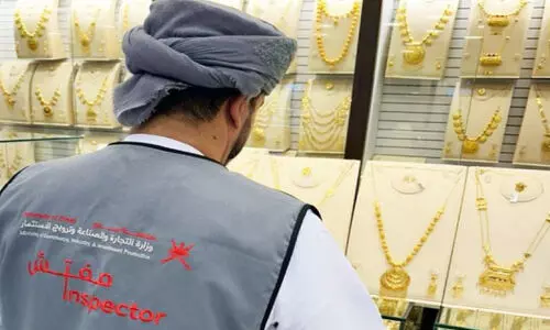 ഹാ​ൾ​മാ​ർ​ക്കി​ങ് ന​ട​പ്പാ​ക്ക​ൽ; ജ്വ​ല്ല​റി​ക​ളി​ൽ പ​രി​ശോ​ധ​ന ശ​ക്തം