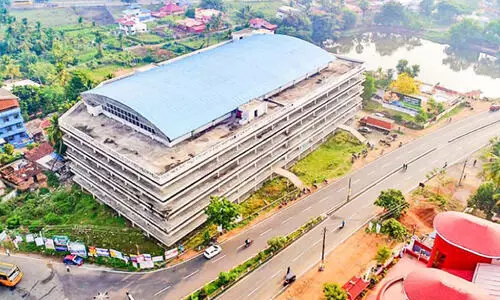 ക​രാ​ർ ഇ​പ്പോ​ഴും ക​ട​ലാ​സി​ൽ; എ​ന്നു​തീ​രും ഇ​ന്‍ഡോ​ര്‍   സ്‌​റ്റേ​ഡി​യ​ത്തി​ന്റെ പ​ണി