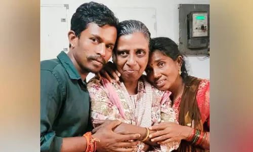 മാതാവിന് ‘പുനർജന്മം; ഈറനണിഞ്ഞ് സന്തോഷും ലക്ഷ്മിയും