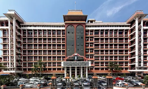 ടോ​ൾ​ പി​രി​ക്കാ​ൻ ദേ​ശീ​യ​പാ​ത അ​തോ​റി​റ്റി​ക്ക്​ അ​നു​മ​തി​യി​ല്ല- ഹൈ​കോ​ട​തി